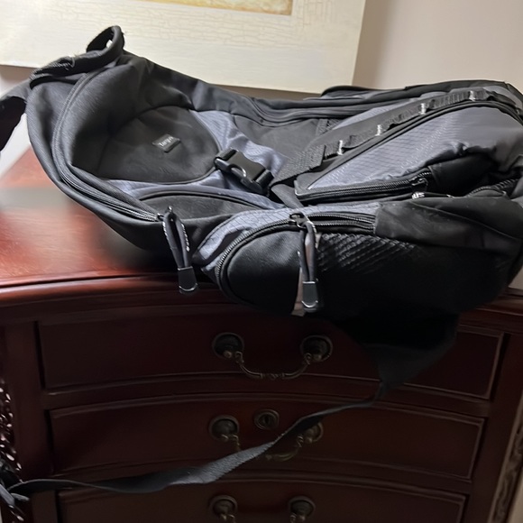 NNUCTargus Padded Laptop Backpack 13"W(Bttm) × 22"L(Top Handle 2 Bttm) BlackGrey - Picture 3 of 12